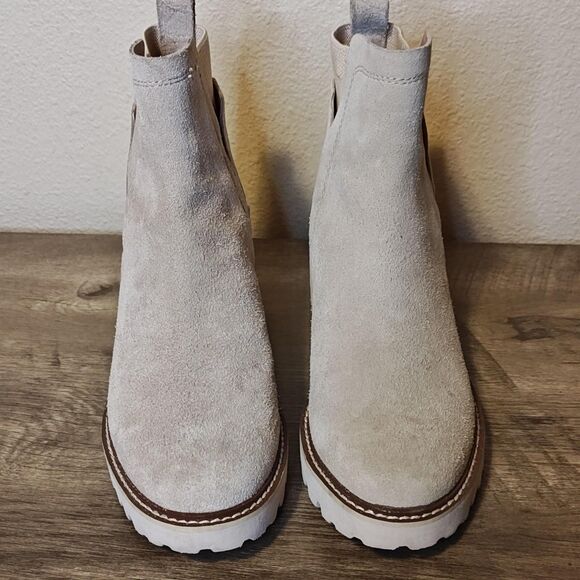 Dolce Vita Boots Womens Size 8.5 Ivory Suede Chelsea Wedge Lug Sole Pull On - Picture 3 of 16